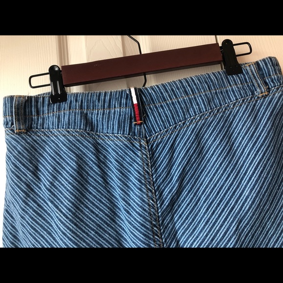 Retro Tommy Hilfiger denim skirt. SIZE 5 - Picture 6 of 7